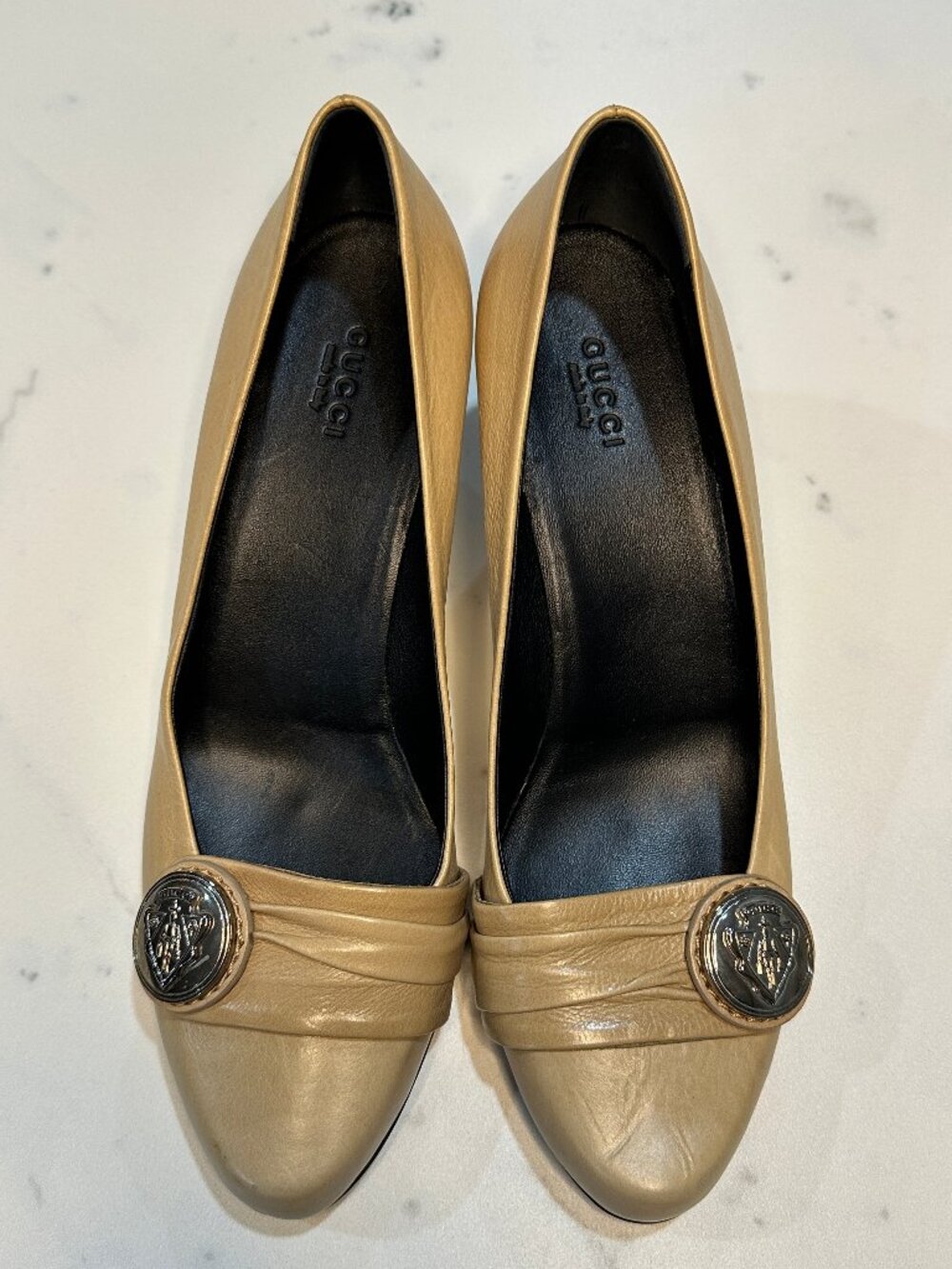 Gucci Darwin Medallion Beige Leather Kitten Heel Pumps Size 38